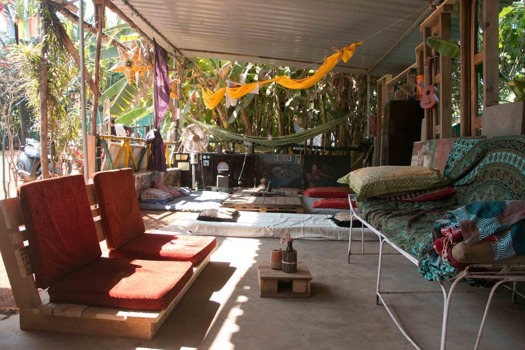 Wonderland Hostel アンジュナ エクステリア 写真