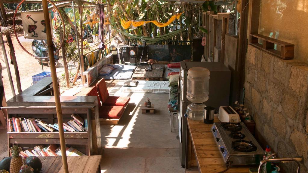 Wonderland Hostel アンジュナ エクステリア 写真