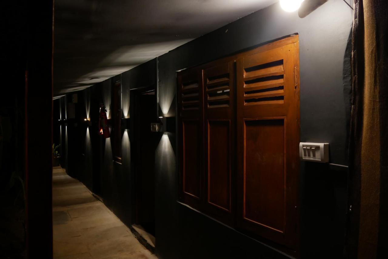 Wonderland Hostel アンジュナ エクステリア 写真