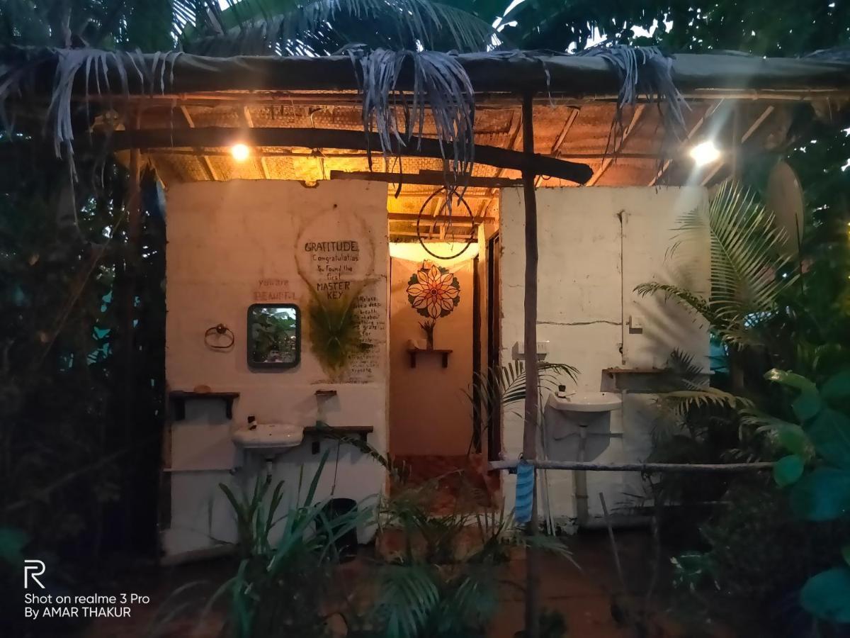 Wonderland Hostel アンジュナ エクステリア 写真